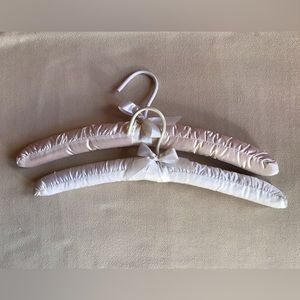SATIN HANGERS